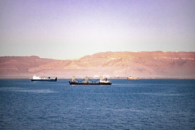 Trump Orders Federal Backstop for Gulf Ships, Raises Navy Escort Plan for Strait of Hormuz