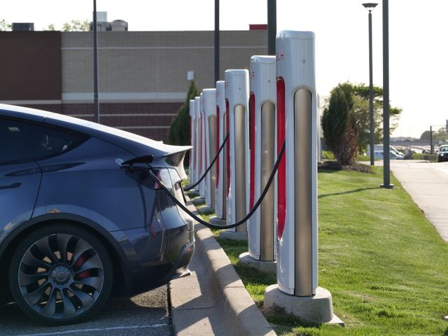 From Farm Sludge to Super-Batteries: How University of Chicago Scientists Turned Smelly Crop Waste into EV Power