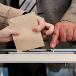 U.S. Midterm Candidates Focus on Household Costs, Healthcare and Economic Growth